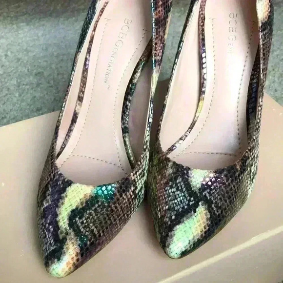 BCBGeneration Cielo Multi Iris Snake Pump - Picture 6 of 14